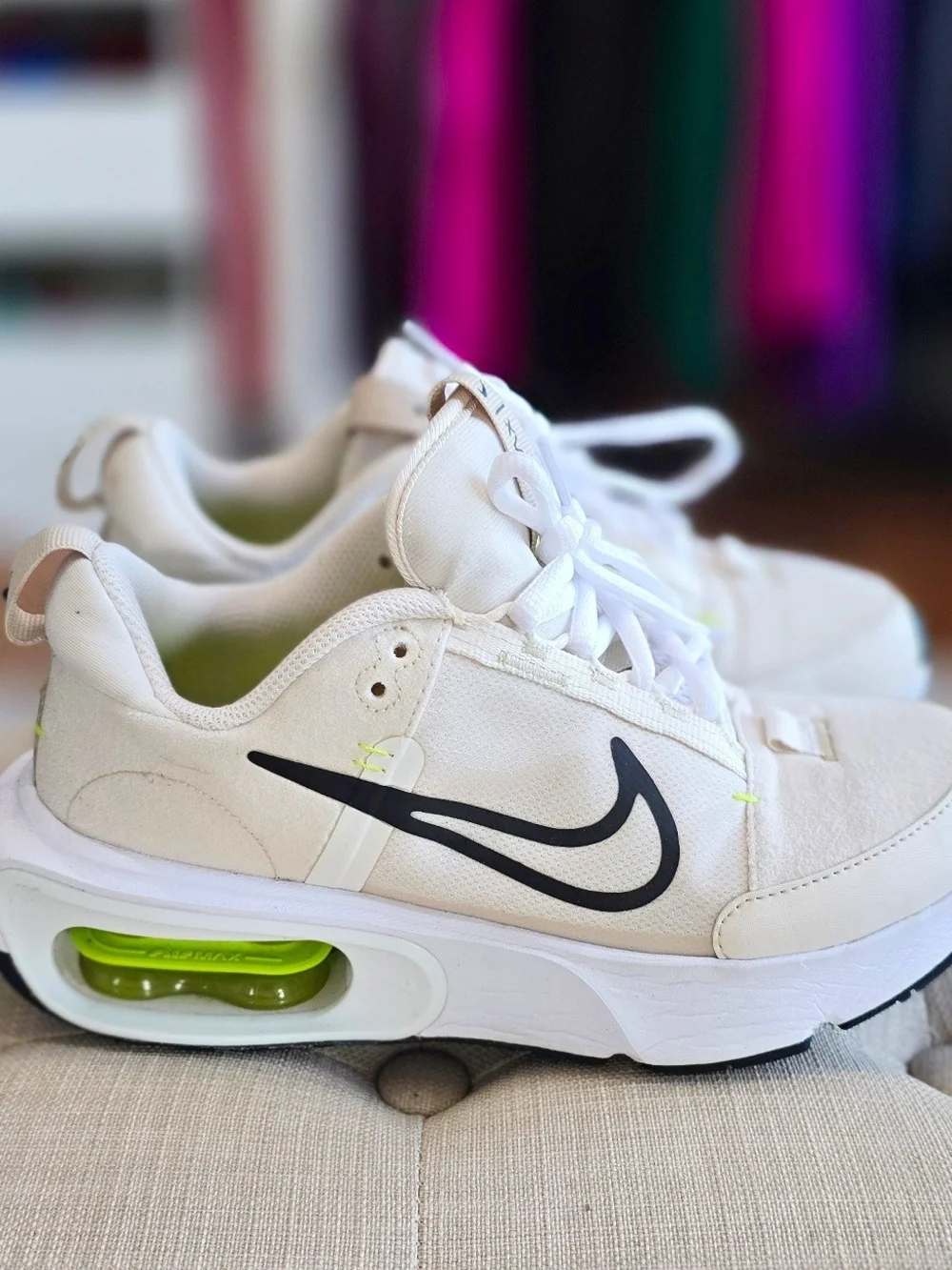 Nike Airmax Women’s Cream Athletic Sneakers with Lime Air Cushion Size 6.5